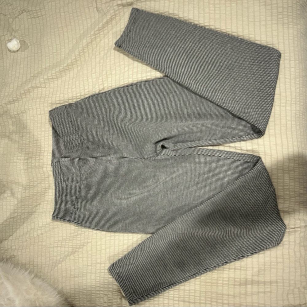Forever 21 Black and Gray Knit Leggings